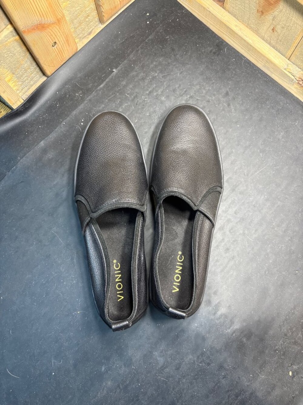 Vionic Cambria Black Leather Slip On Sneakers Womens US 10 UK 8 EU 41 - Picture 3 of 9